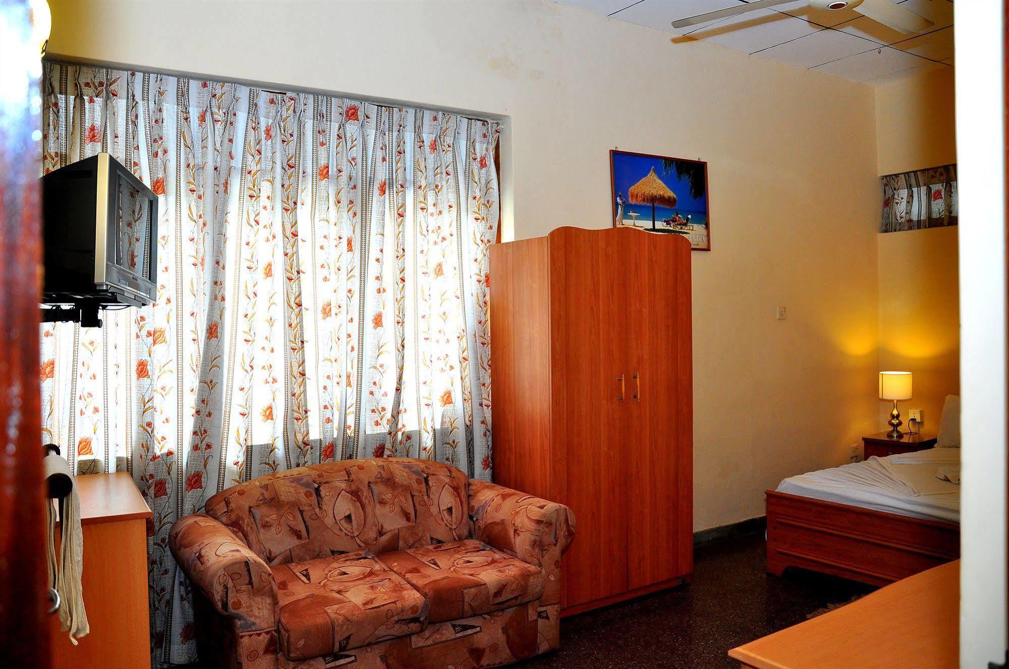 Milano Tourist Rest Otel Anuradhapura Dış mekan fotoğraf